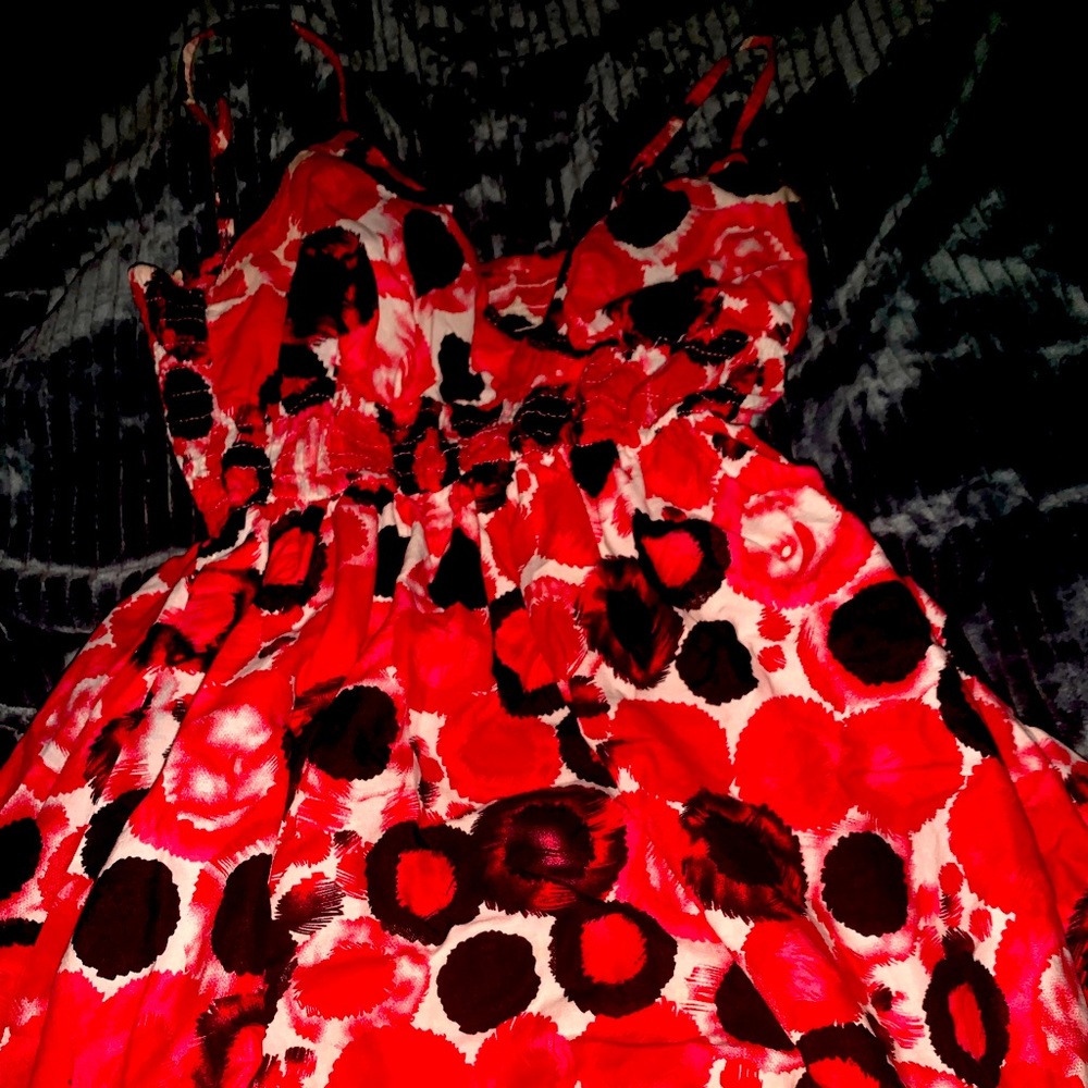 Red and black summer dress loose fitting! It’s in ok condition.